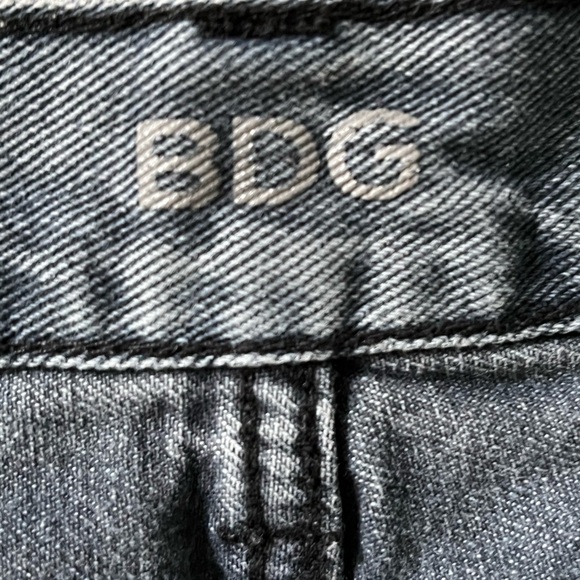 BDG Urban Outfitters Charcoal colored Raw Hem Distressed Denim Shorts Size 32 - Picture 8 of 11